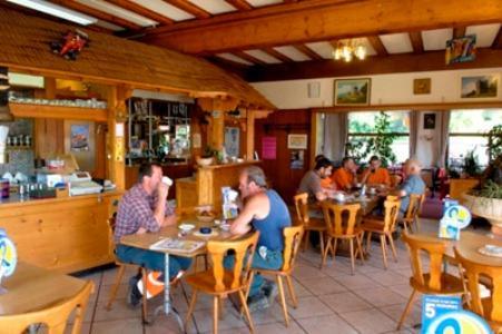 Hotel-Buffet De La Gare ชาโต-เด ภายนอก รูปภาพ